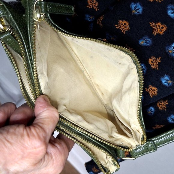 💰SOLD💰Tahari Women's CrossBody Pebbled Vegan Leather Bag - Picture 7 of 8